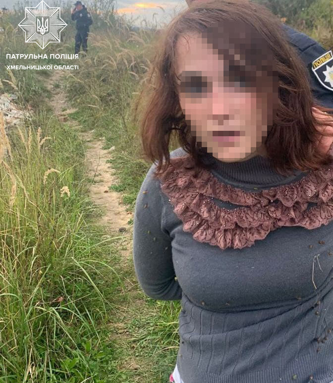 Новини Хмельницького - фото з На Західно-Окружній від поліції тікала хмельничанка з наркотиками Возможно, это изображение (1 человек и на открытом воздухе)