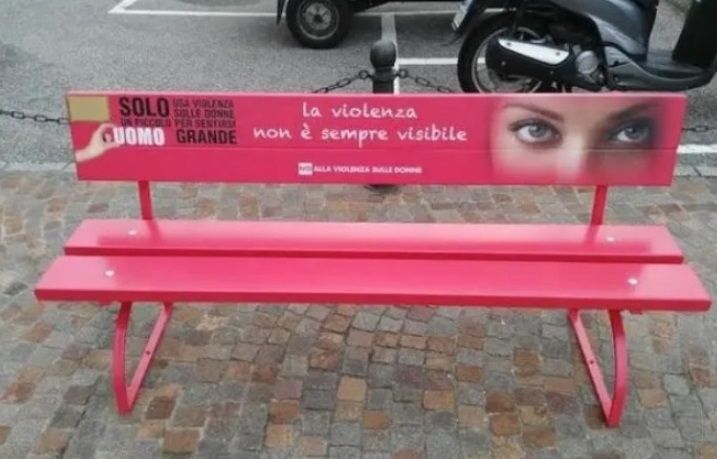 Новини Вінниці - фото з Червона лавка як протидія насильству. Чи встановлять таку у Вінниці?