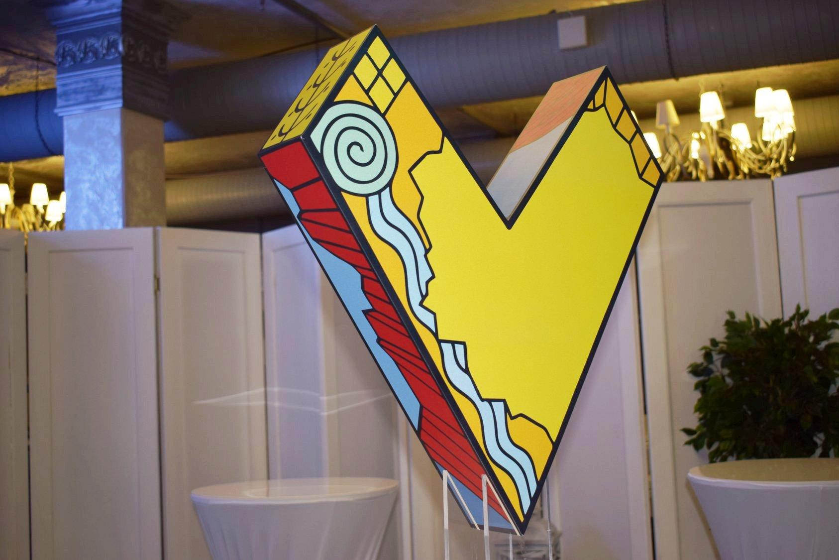 Новини Вінниці - фото з На поштовій марці показали туристичний бренд з написом «Вінниччина — подорож за враженнями!»