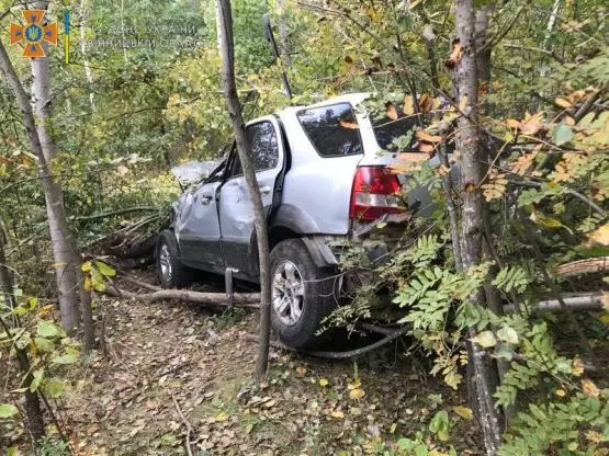 Новини Козятина - фото з ДТП у нашому районі: водій на KIA Sorento злетів у кювет. Викликали рятувальників