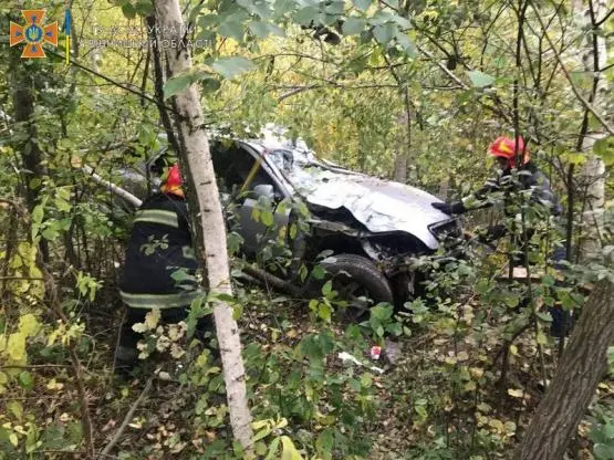 Новини Козятина - фото з ДТП у нашому районі: водій на KIA Sorento злетів у кювет. Викликали рятувальників