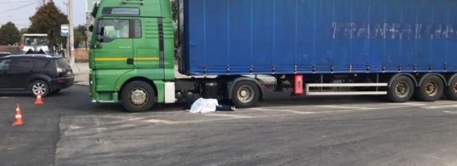 Смертельна ДТП по вулиці Нечая. Під колесами вантажівки МАN загинула жінка (ВІДЕО)