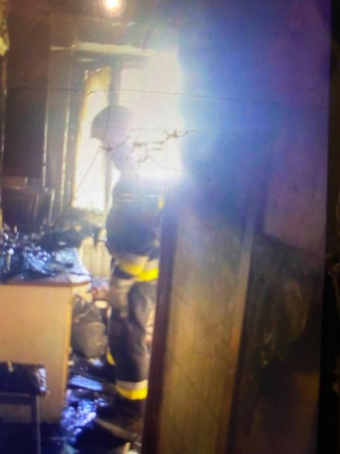 Новини Вінниці - фото з Смертельна пожежа: рятувальники розповіли подробиці займання на Київській На зображенні може бути: у приміщенні