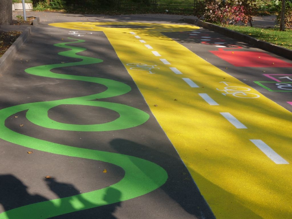 Новини Житомира - фото з Біля скверу на Лятошинського зʼявився інтерактивний дитячий майданчик