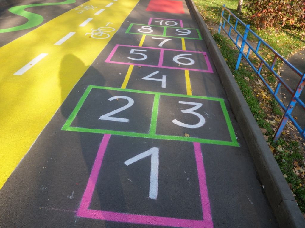 Новини Житомира - фото з Біля скверу на Лятошинського зʼявився інтерактивний дитячий майданчик