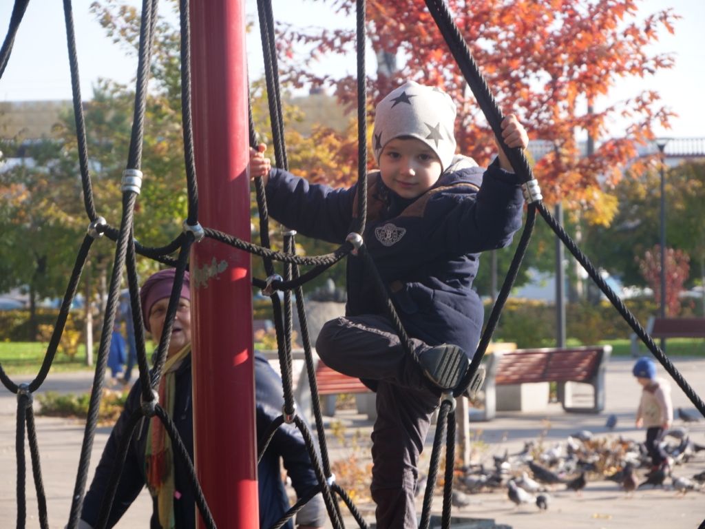 Новини Житомира - фото з Біля скверу на Лятошинського зʼявився інтерактивний дитячий майданчик