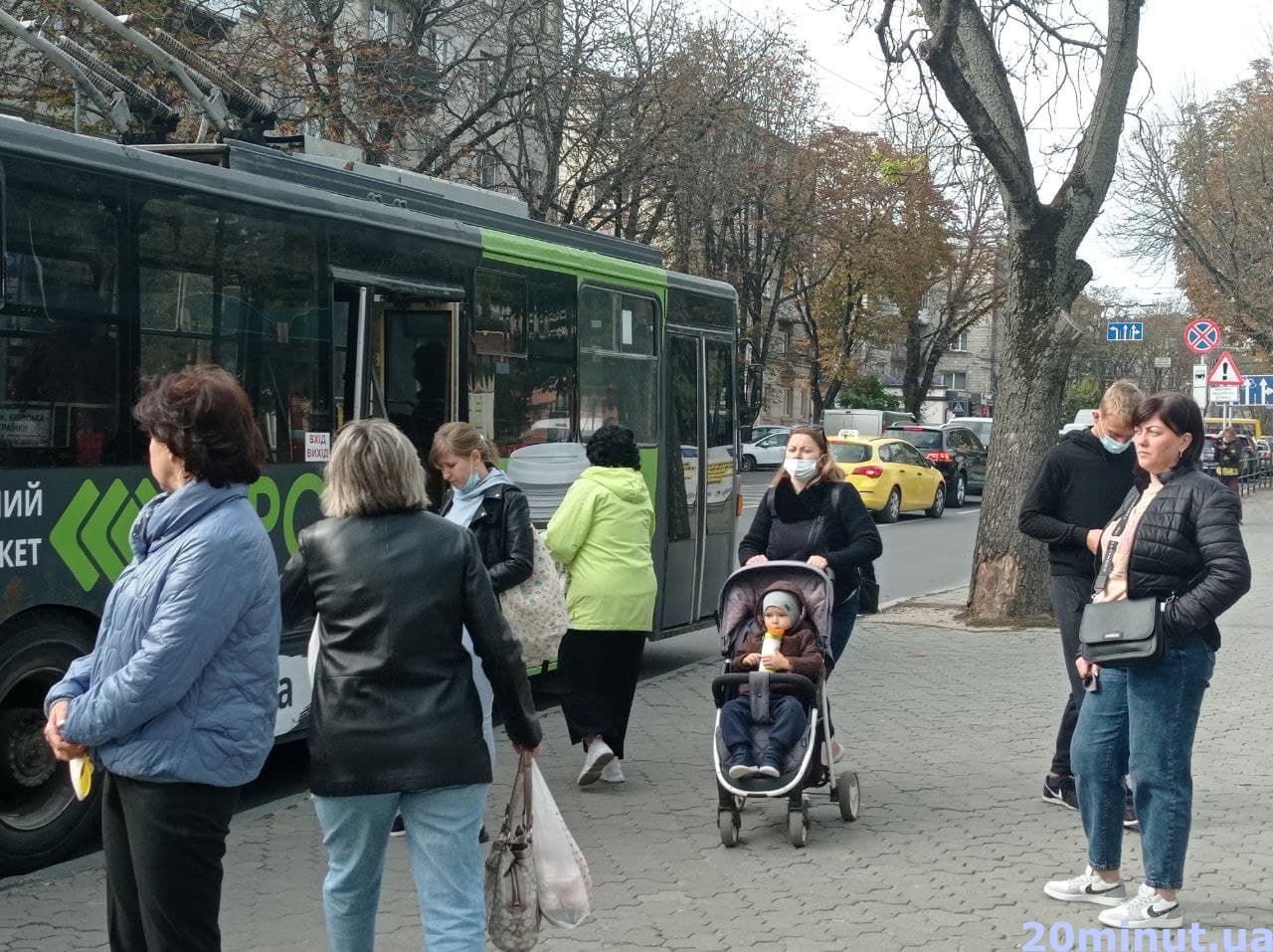 Новини Тернополя - фото з Із банківських карток списує гроші за кілька поїздок, хоча їх і не було. У чому проблема: розбираємося