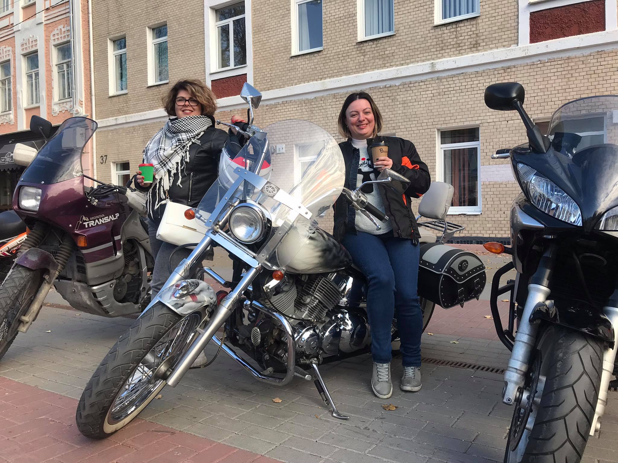 Новини Хмельницького - фото з Слухали рок і катали перехожих. Репортаж з байкерської тусовки в центрі Хмельницького Нет описания.