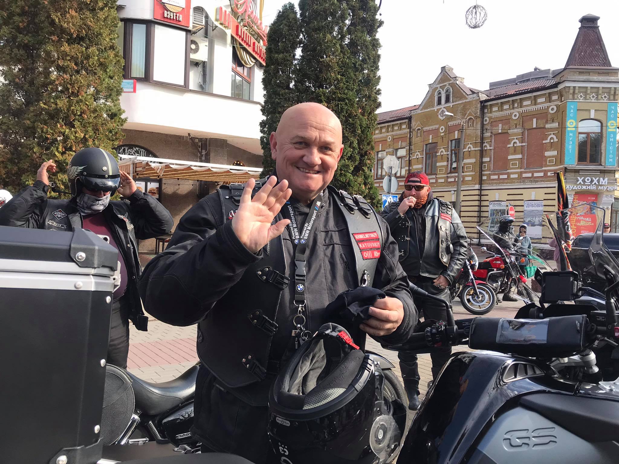 Новини Хмельницького - фото з Слухали рок і катали перехожих. Репортаж з байкерської тусовки в центрі Хмельницького Нет описания.