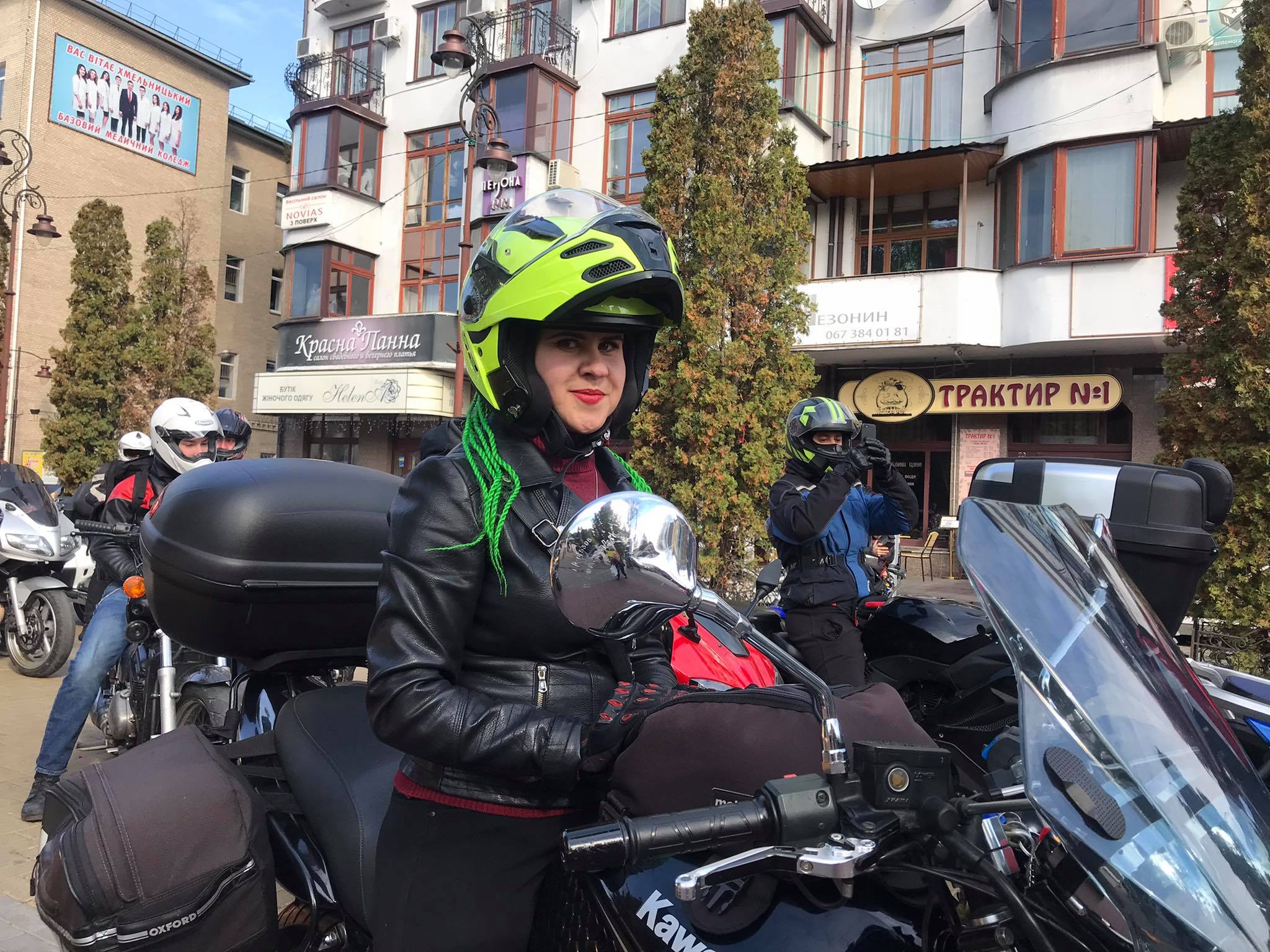 Новини Хмельницького - фото з Слухали рок і катали перехожих. Репортаж з байкерської тусовки в центрі Хмельницького Нет описания.