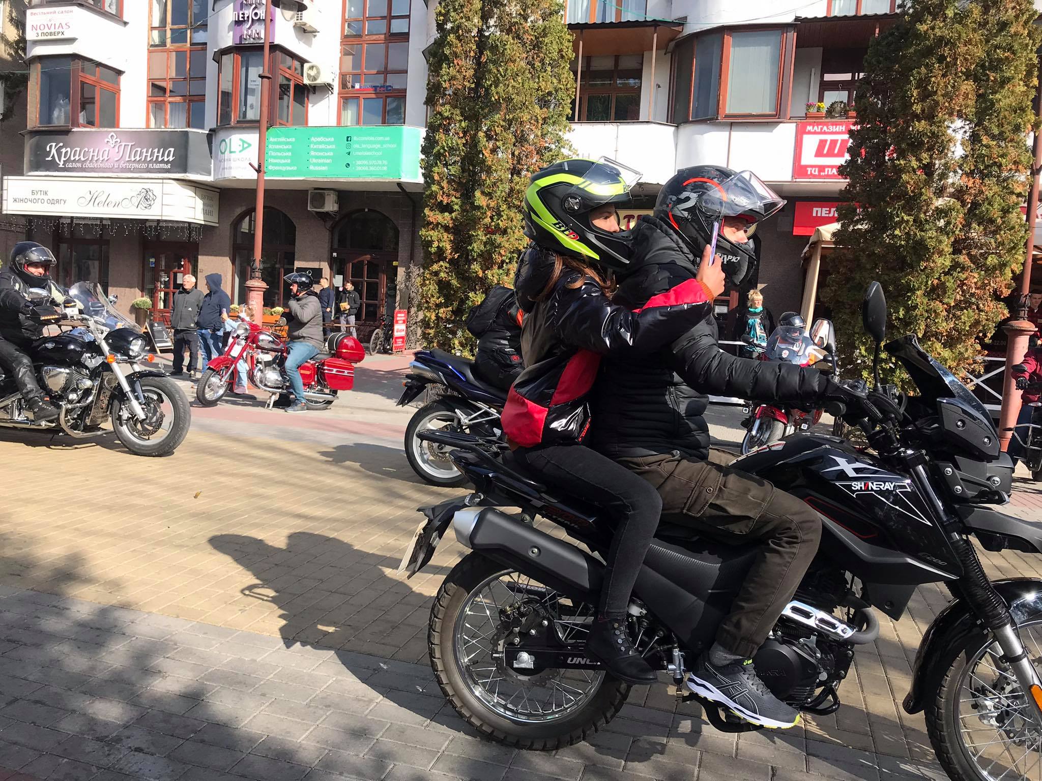 Новини Хмельницького - фото з Слухали рок і катали перехожих. Репортаж з байкерської тусовки в центрі Хмельницького Нет описания.