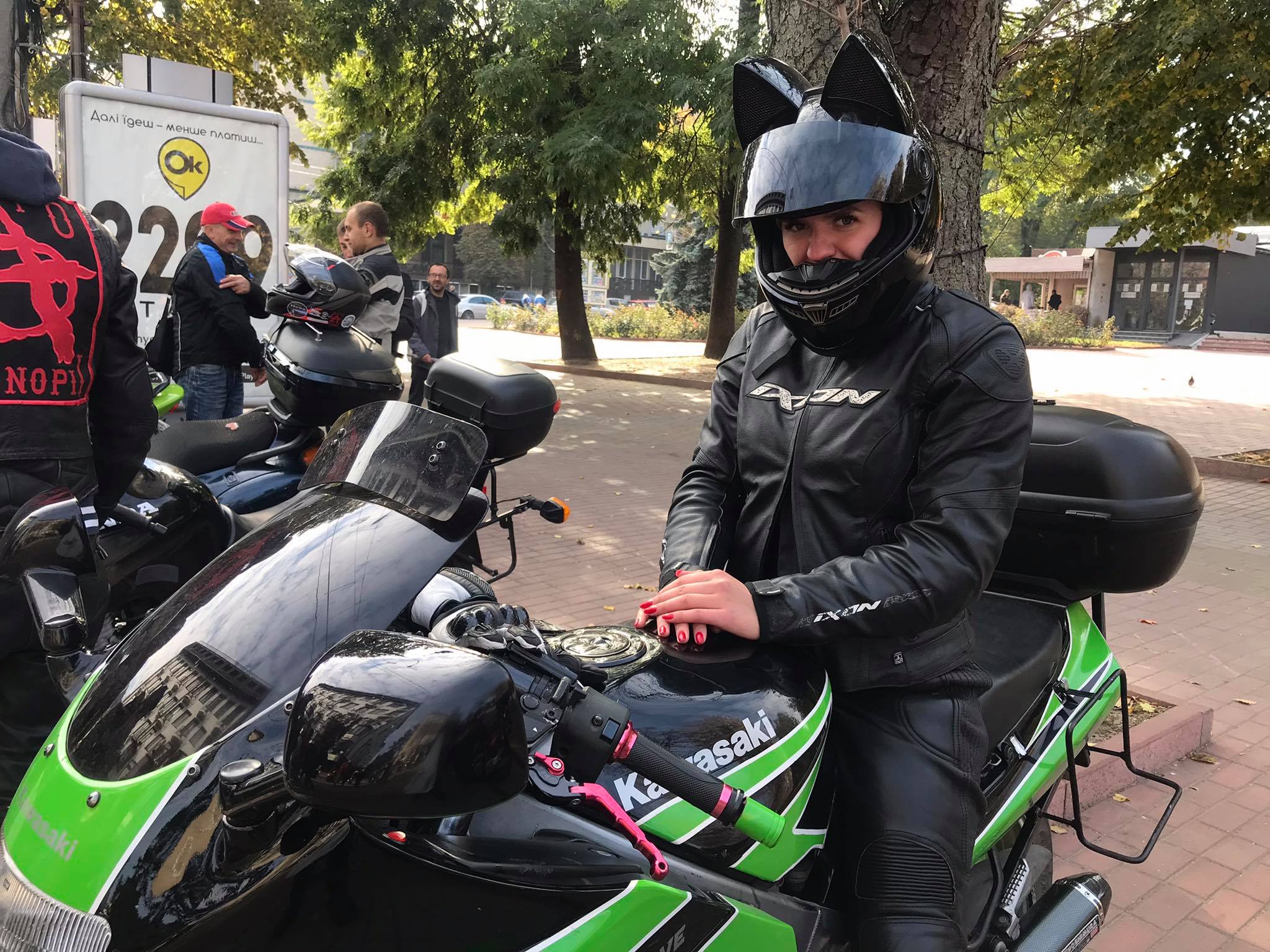 Новини Хмельницького - фото з Слухали рок і катали перехожих. Репортаж з байкерської тусовки в центрі Хмельницького Нет описания.