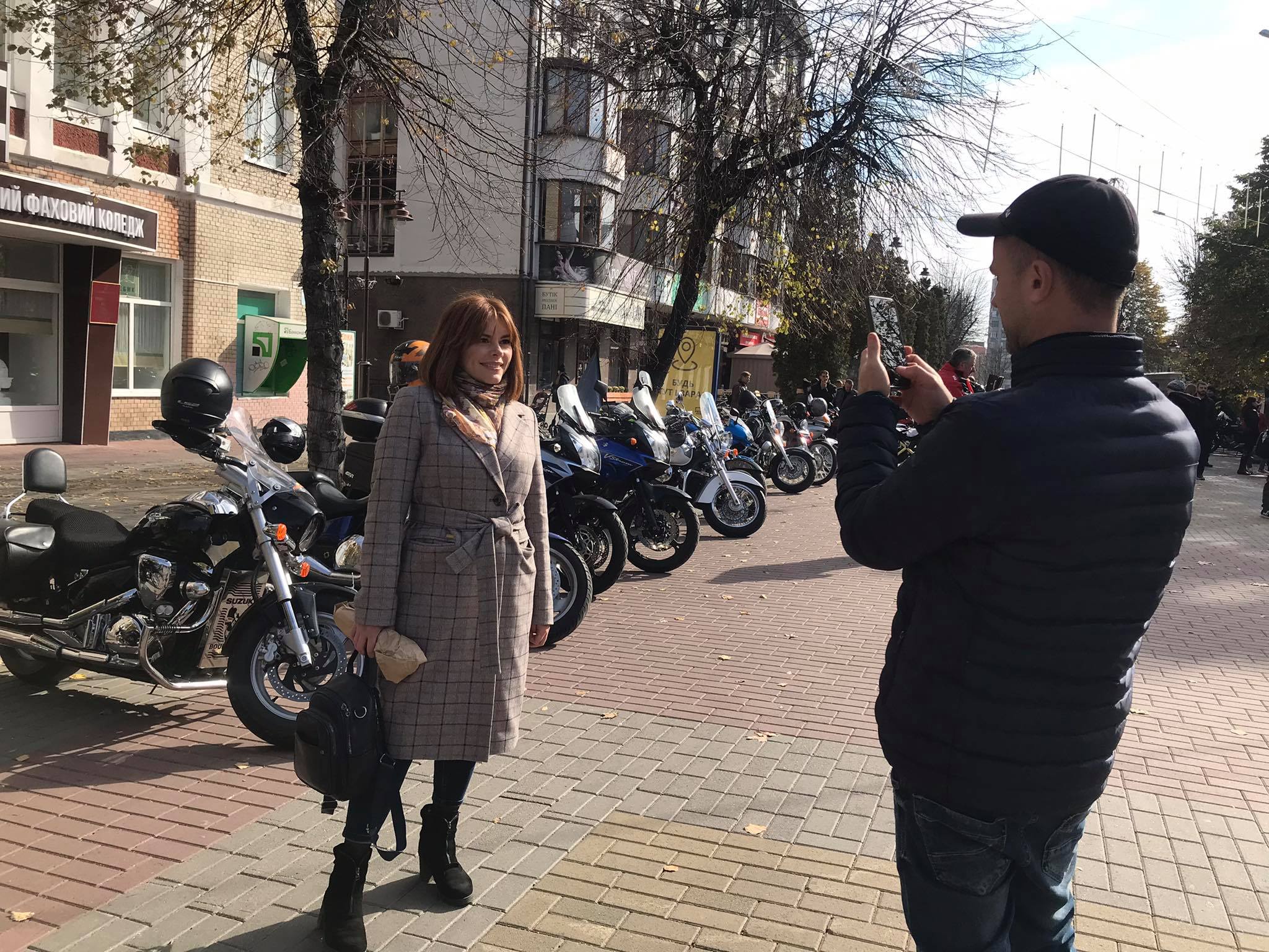 Новини Хмельницького - фото з Слухали рок і катали перехожих. Репортаж з байкерської тусовки в центрі Хмельницького Нет описания.