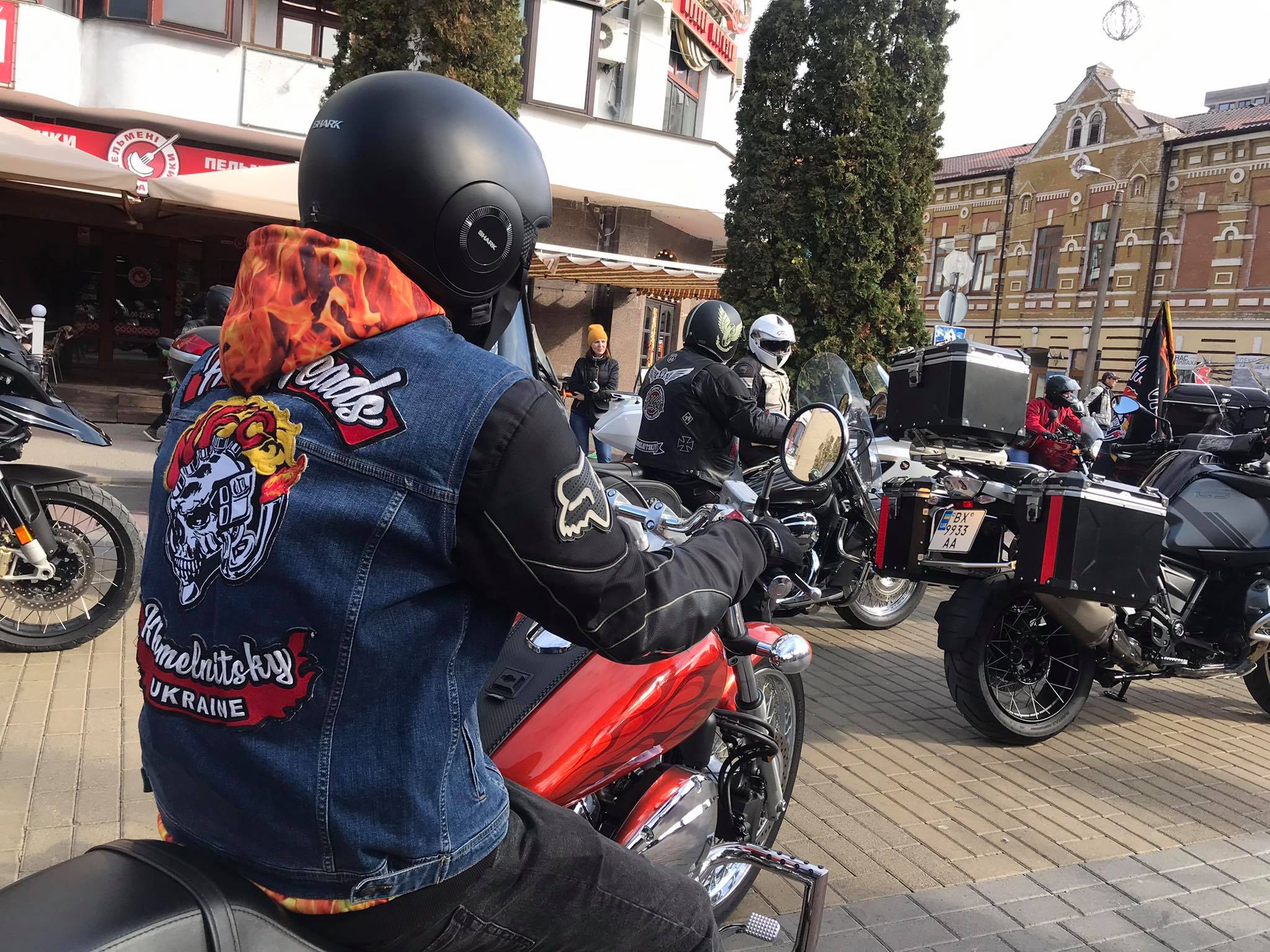 Новини Хмельницького - фото з Слухали рок і катали перехожих. Репортаж з байкерської тусовки в центрі Хмельницького Нет описания.