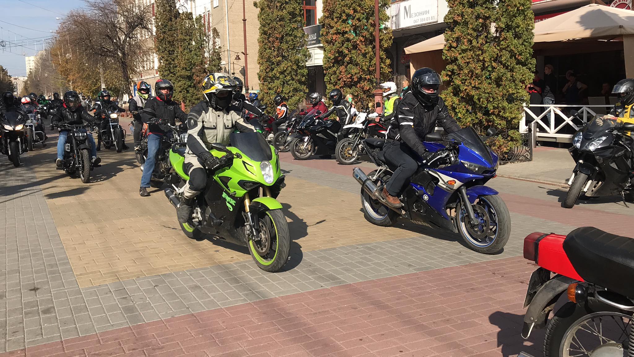 Новини Хмельницького - фото з Слухали рок і катали перехожих. Репортаж з байкерської тусовки в центрі Хмельницького Нет описания.