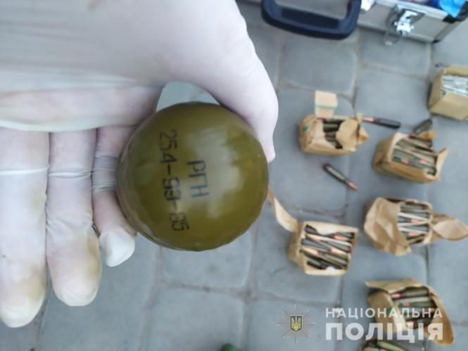 Новини Вінниці - фото з Понад дві сотні набоїв, граната РГН та міна. У Гнівані викрили склад зброї