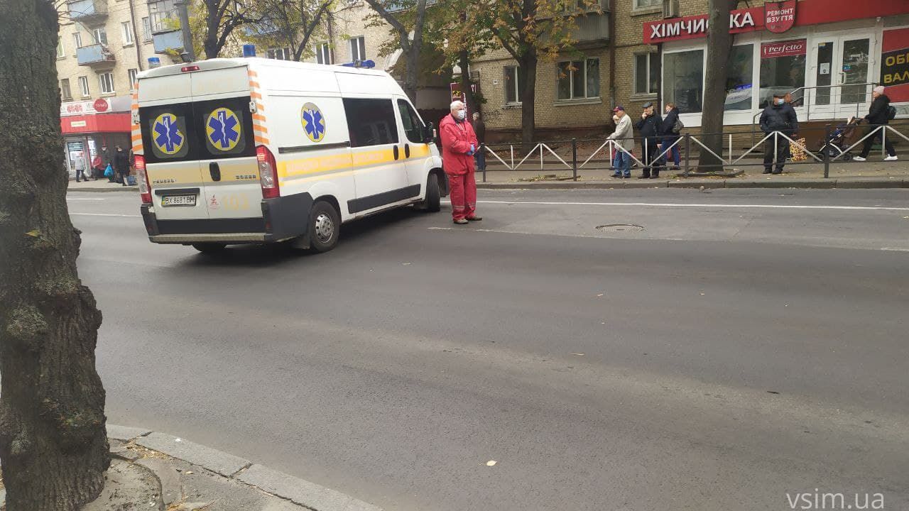 Новини Хмельницького - фото з ДТП зі «швидкою» біля філармонії: Кам’янецька стала у заторах (ФОТО)