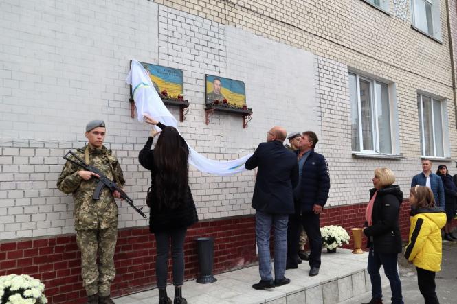 Новини Хмельницького - фото з На фасаді хмельницького ліцею відкрили пам’ятні дошки на честь Героїв