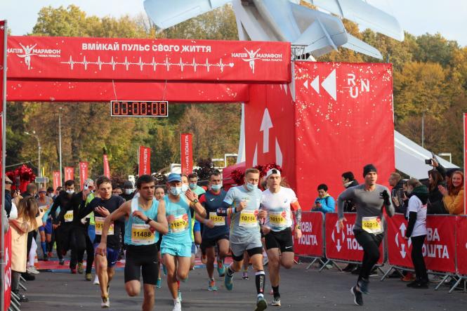 Новини Вінниці - фото з У Вінниці пройшов напівмарафон NewRun. Дивіться фото тих, хто пробіг 21 кілометр!