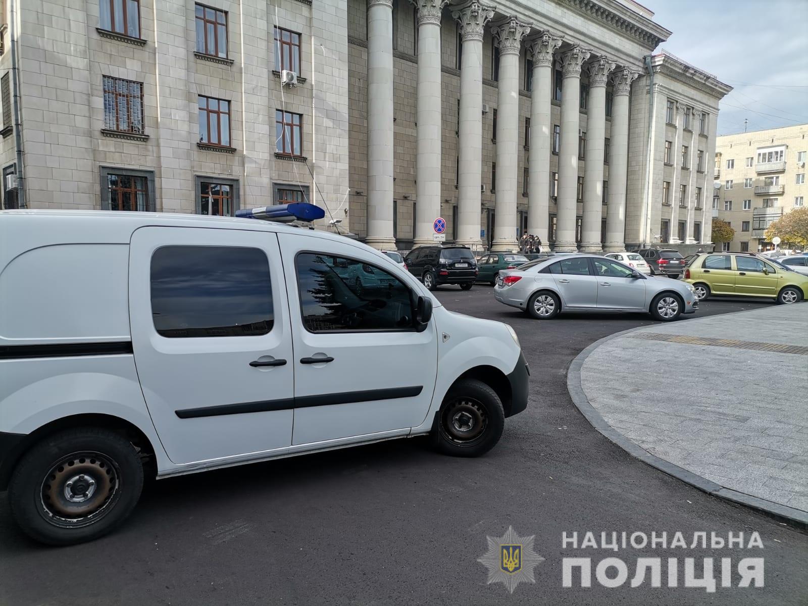 Новини Житомира - фото з У Житомирі замінували суд: триває евакуація людей і перевірка