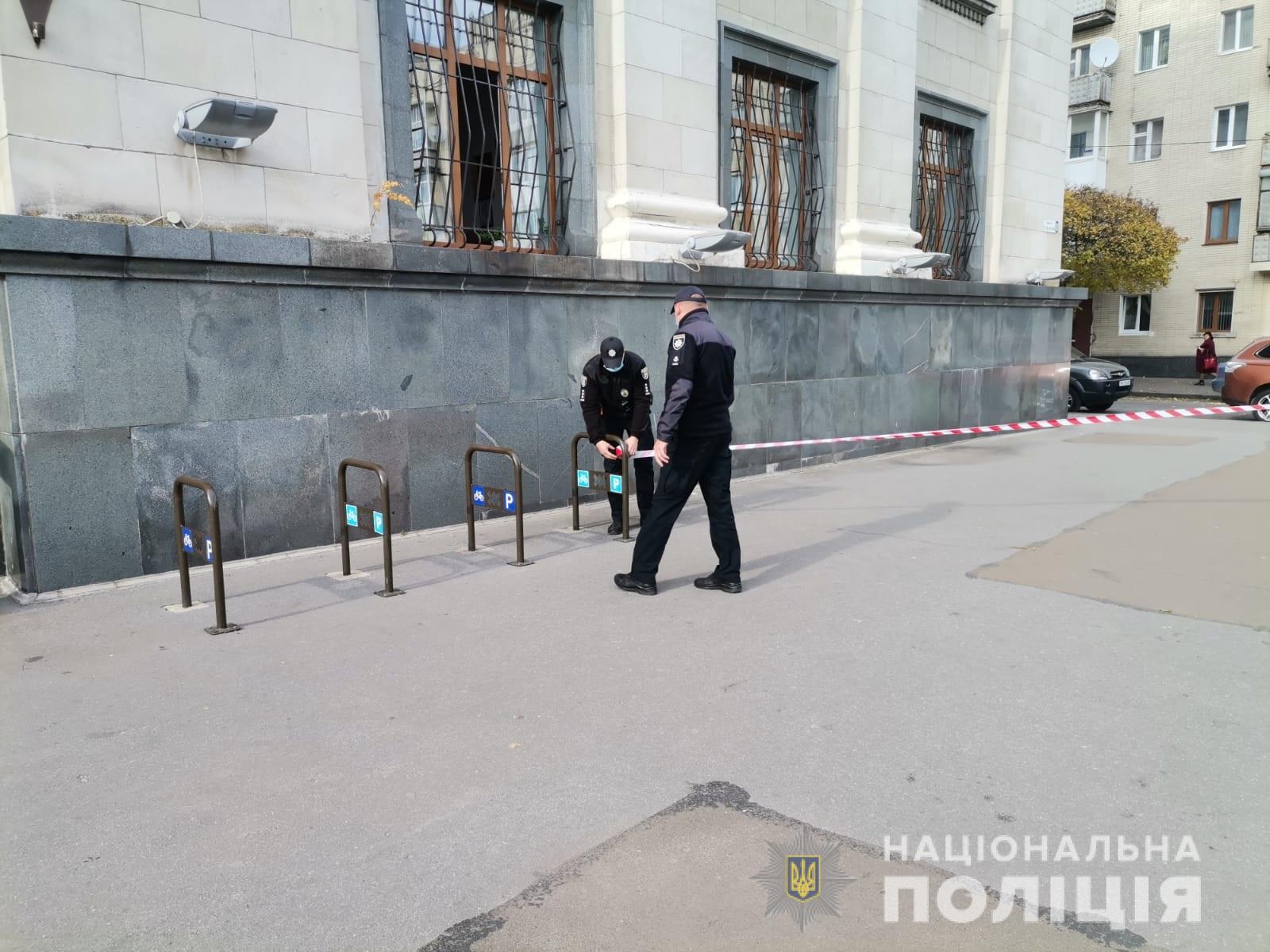 Новини Житомира - фото з У Житомирі замінували суд: триває евакуація людей і перевірка