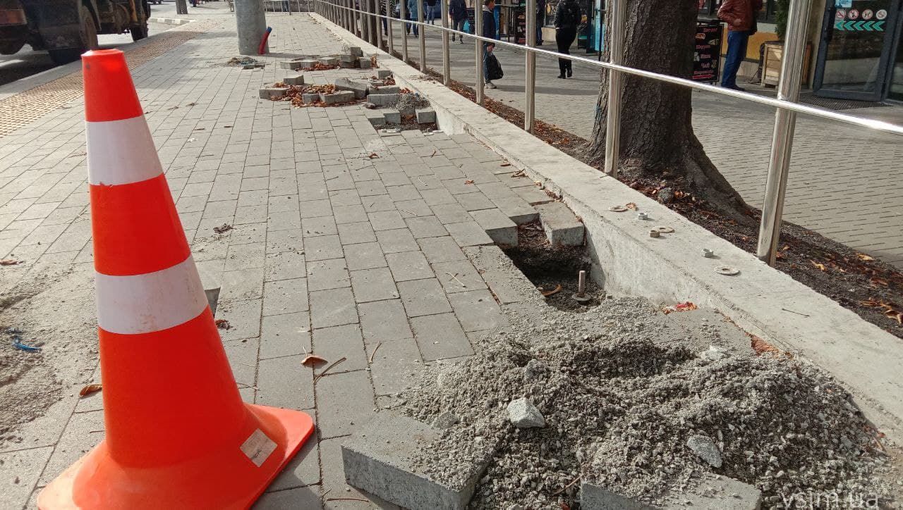 Новини Хмельницького - фото з На філармонії встановлюють нову зупинку. Коли закінчать (ФОТО)