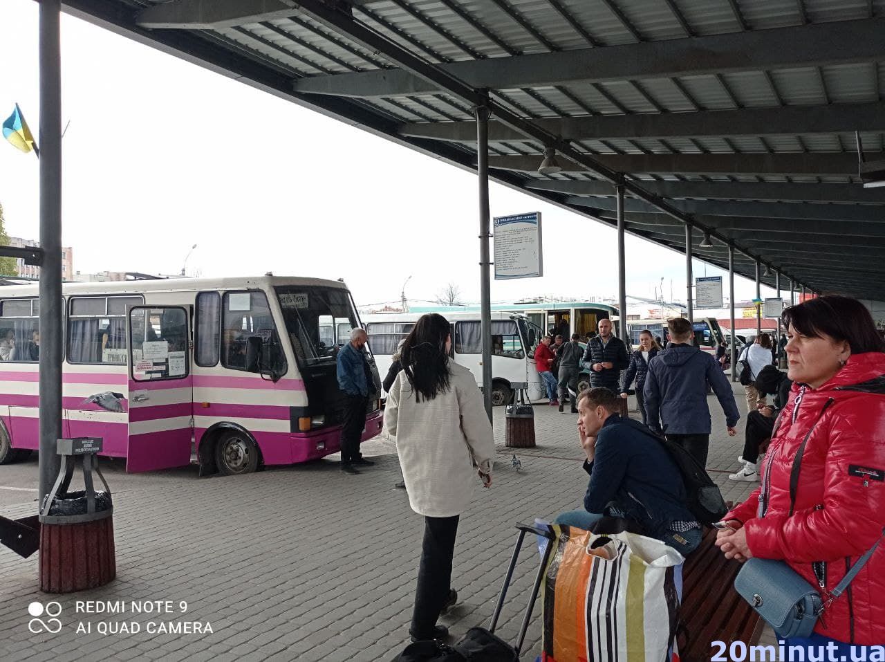 Новини Тернополя - фото з Вакцинувалася, щоб поїхати додому: ми перевірили, як працюють нові правила перевезень на вокзалах Тернополя