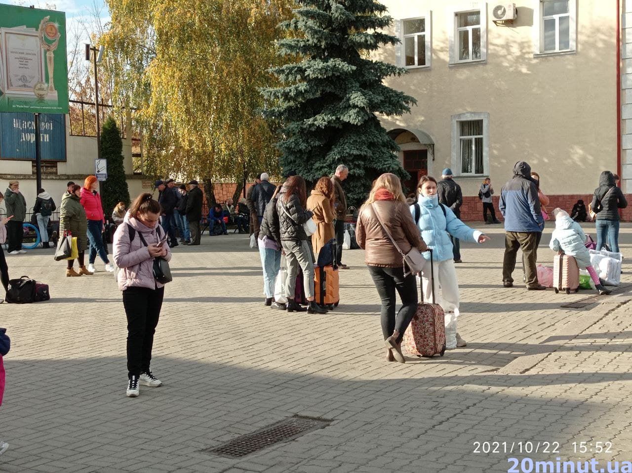 Новини Тернополя - фото з Вакцинувалася, щоб поїхати додому: ми перевірили, як працюють нові правила перевезень на вокзалах Тернополя
