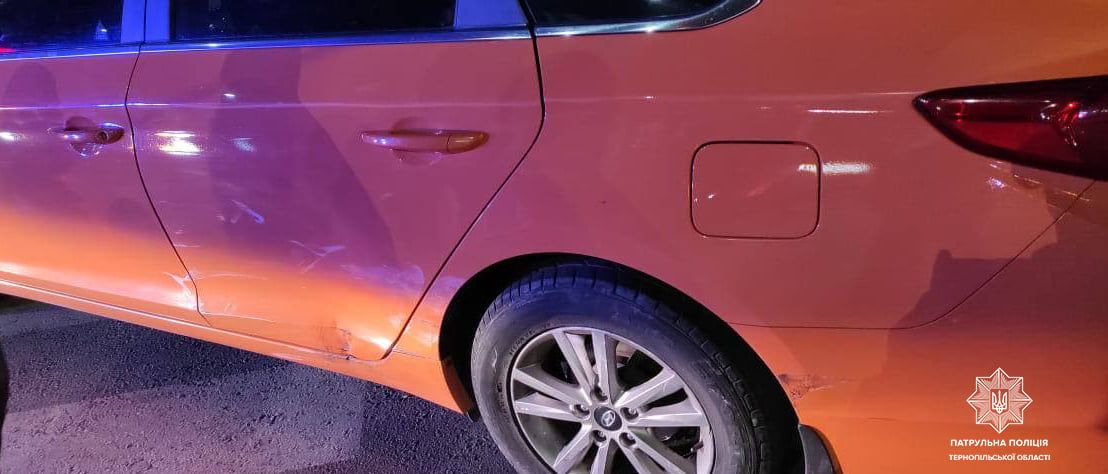 Новини Тернополя - фото з На Привокзальному майдані зіткнулися дві автівки. Один водій був п'яним і позбавлений права керувати