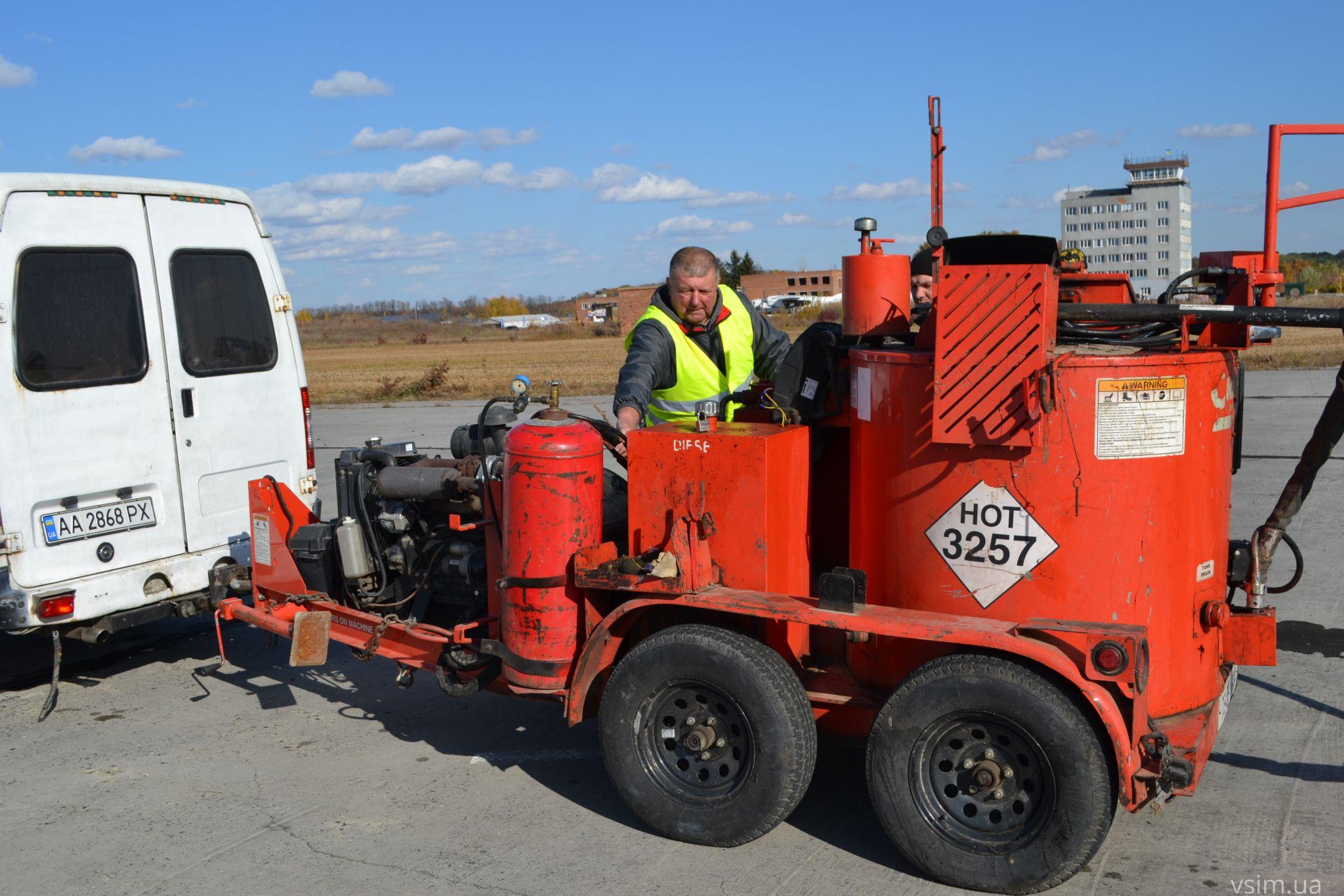 Новини Хмельницького - фото з Реконструкція смуги та вантажні перевезення: як триває відновлення хмельницького аеропорту (ФОТО, ВІДЕО)