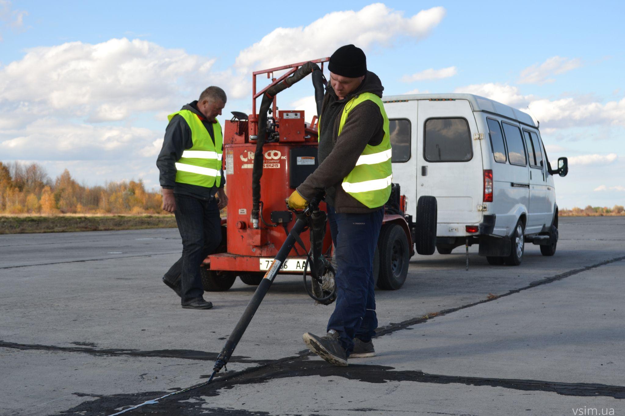 Новини Хмельницького - фото з Реконструкція смуги та вантажні перевезення: як триває відновлення хмельницького аеропорту (ФОТО, ВІДЕО)