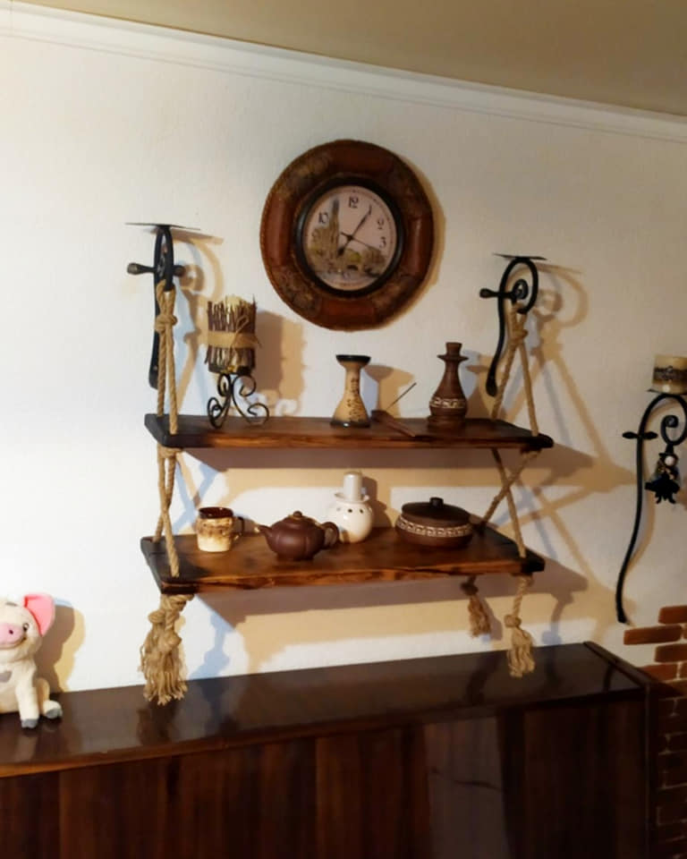 На зображенні може бути: у приміщенні