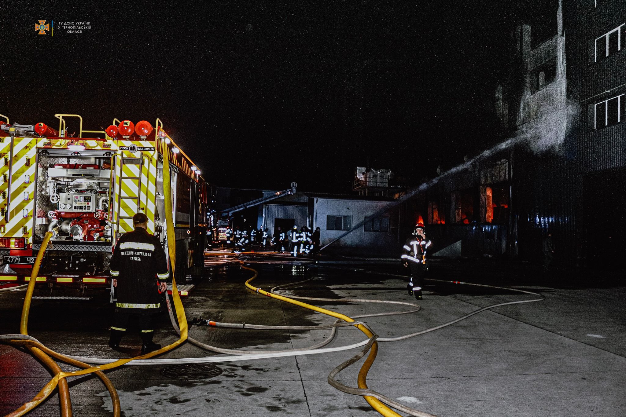 Новини Тернополя - фото з Масштабну пожежу біля Тернополя ліквідовували майже сім годин (ФОТО. ВІДЕО)