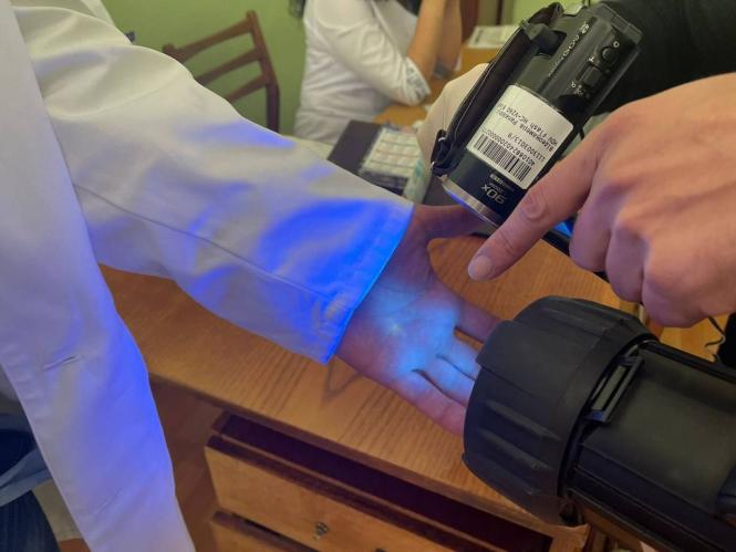 Новини Хмельницького - фото з 700 доларів за групу інвалідності. На хабарі спіймали голову медкомісії