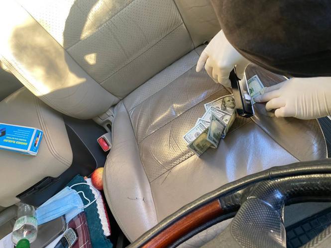 Новини Хмельницького - фото з 700 доларів за групу інвалідності. На хабарі спіймали голову медкомісії