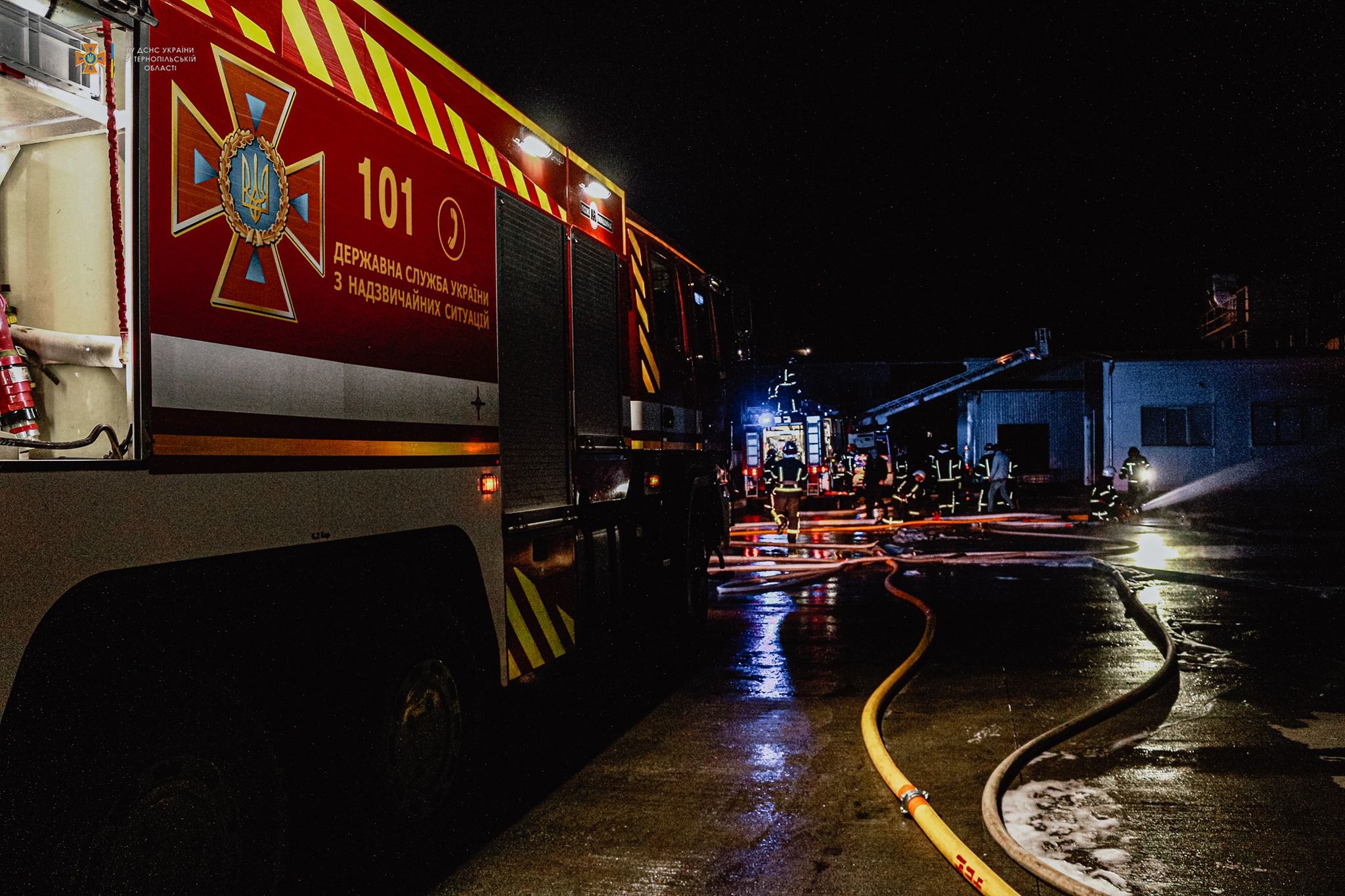 Новини Тернополя - фото з Масштабну пожежу біля Тернополя ліквідовували майже сім годин (ФОТО. ВІДЕО)