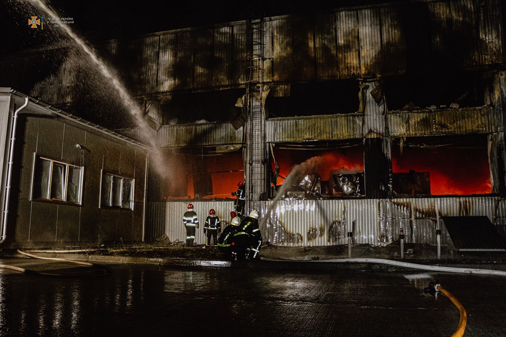 Новини Тернополя - фото з Масштабну пожежу біля Тернополя ліквідовували майже сім годин (ФОТО. ВІДЕО)