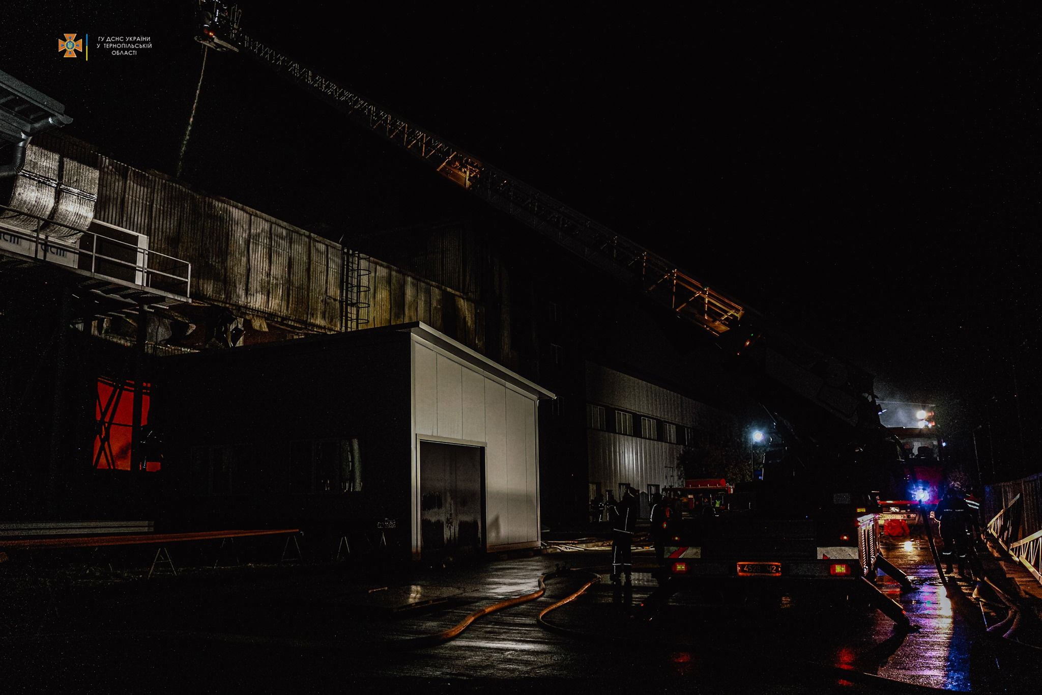 Новини Тернополя - фото з Масштабну пожежу біля Тернополя ліквідовували майже сім годин (ФОТО. ВІДЕО)