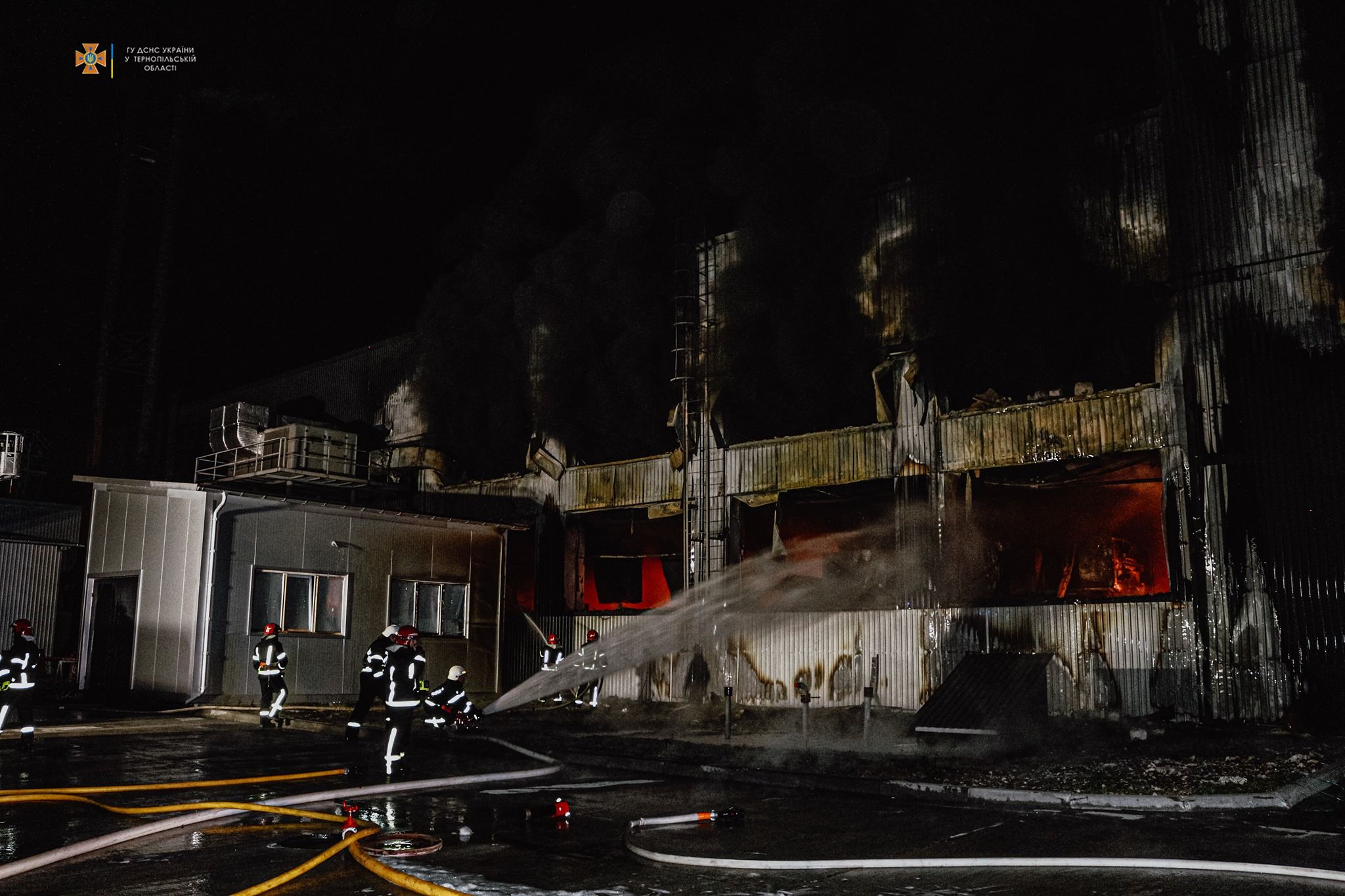 Новини Тернополя - фото з Масштабну пожежу біля Тернополя ліквідовували майже сім годин (ФОТО. ВІДЕО)