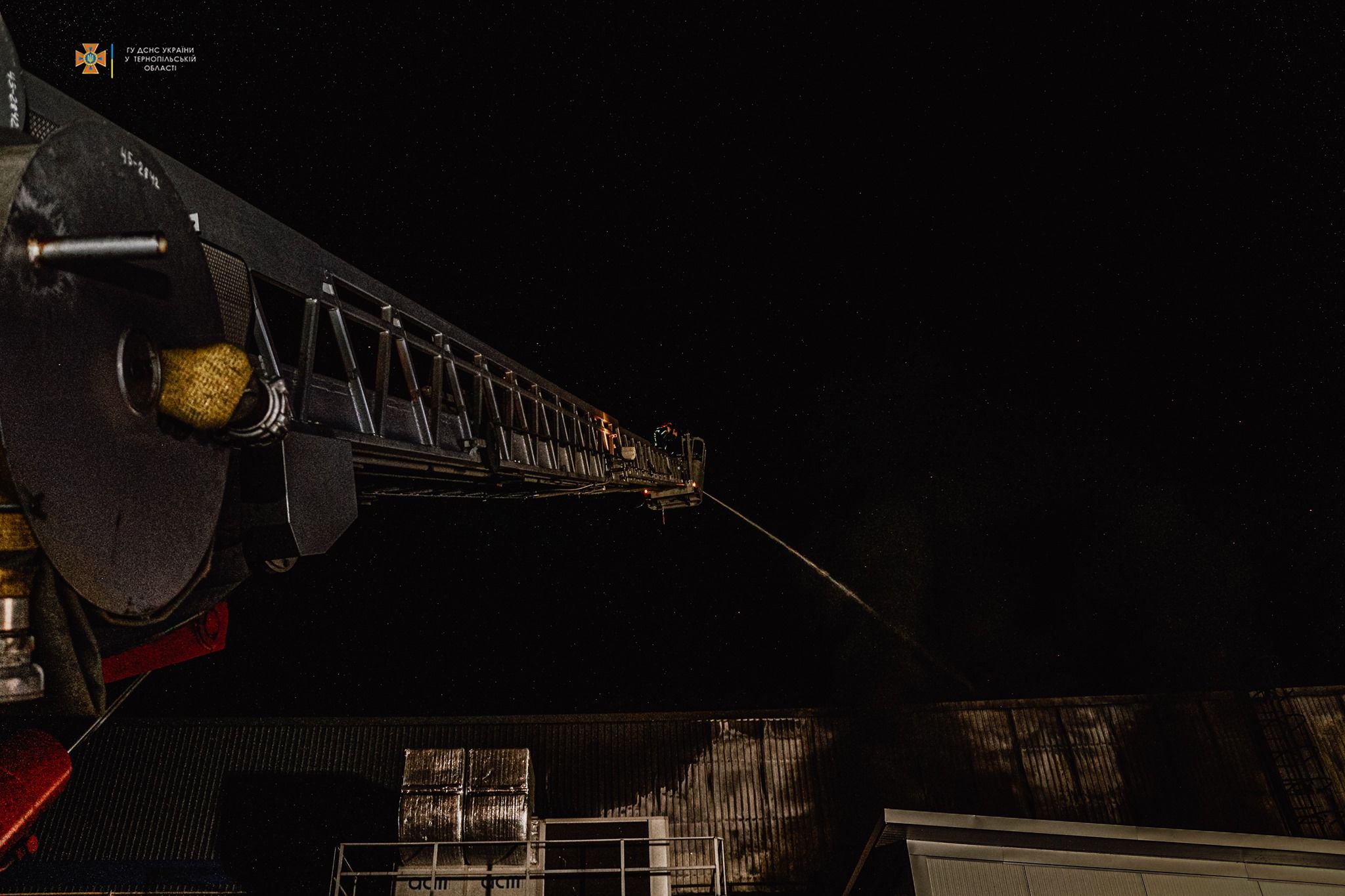 Новини Тернополя - фото з Масштабну пожежу біля Тернополя ліквідовували майже сім годин (ФОТО. ВІДЕО)