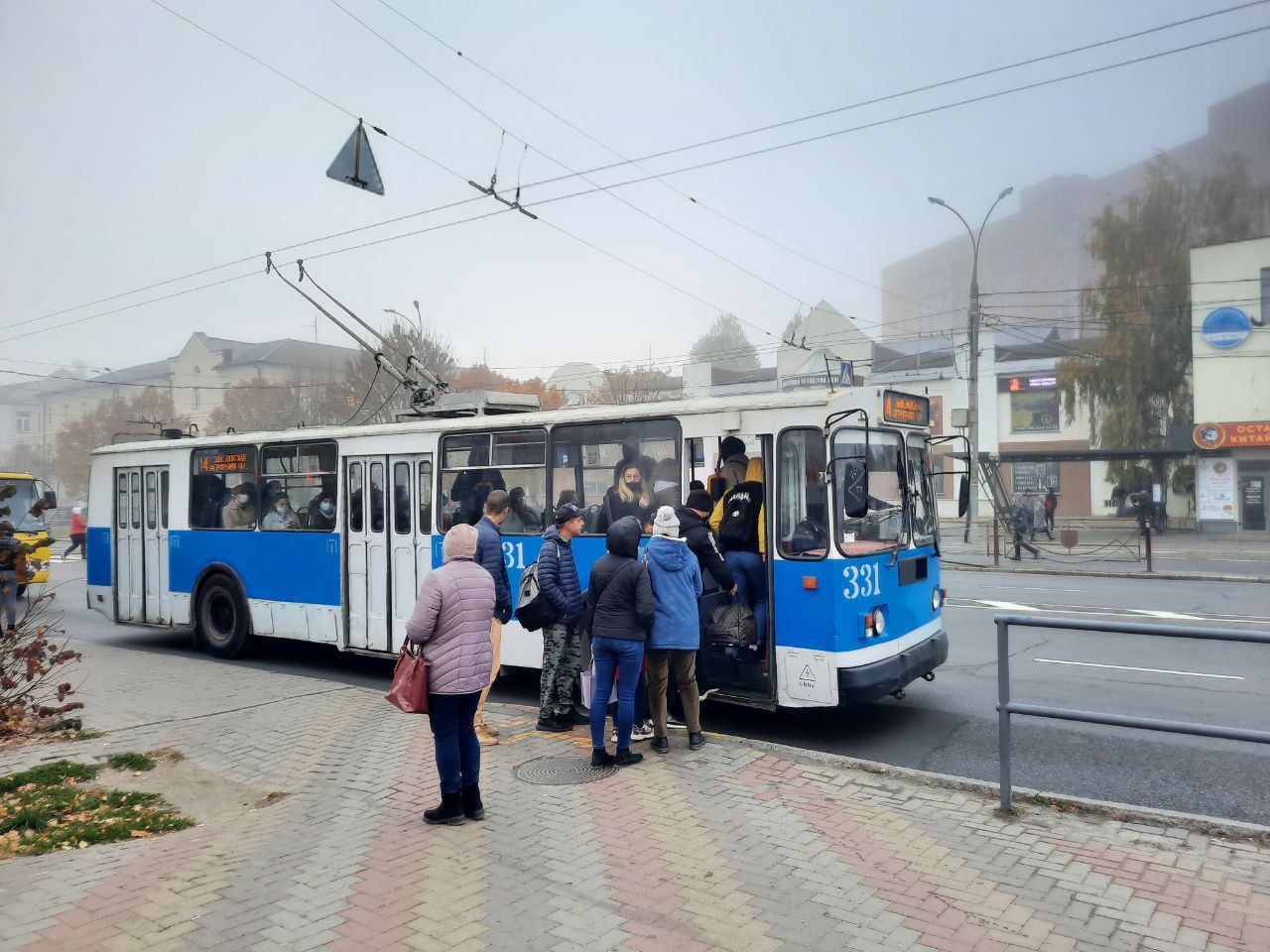 Новини Вінниці - фото з «Скупчення людей на вході та виході»: чи змінили у Вінниці правила проїзду в транспорті