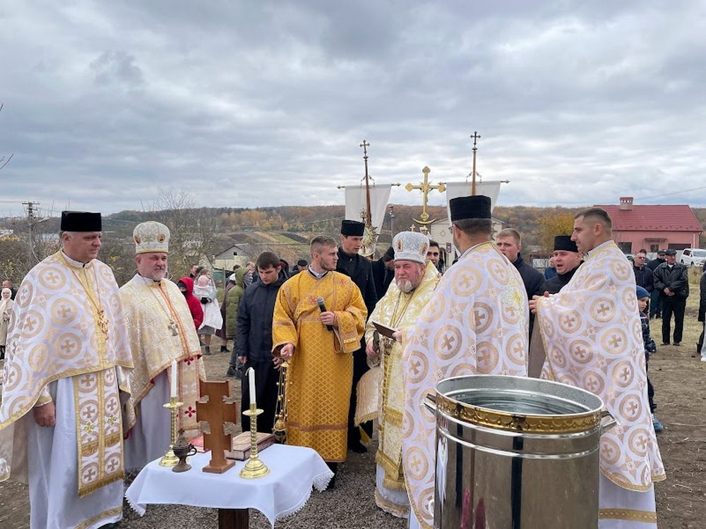 Новини Тернополя - фото з У Великій Березовиці освятили нову церкву (ФОТО)