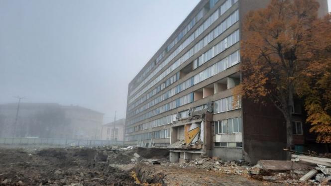 Новини Вінниці - фото з Важливе за 27 жовтня на 20minut.ua. Найцікавіші новини,  які ви могли пропустити Частину «Південного Бугу» вже розібрали. Від старого готелю скоро нічого не залишиться