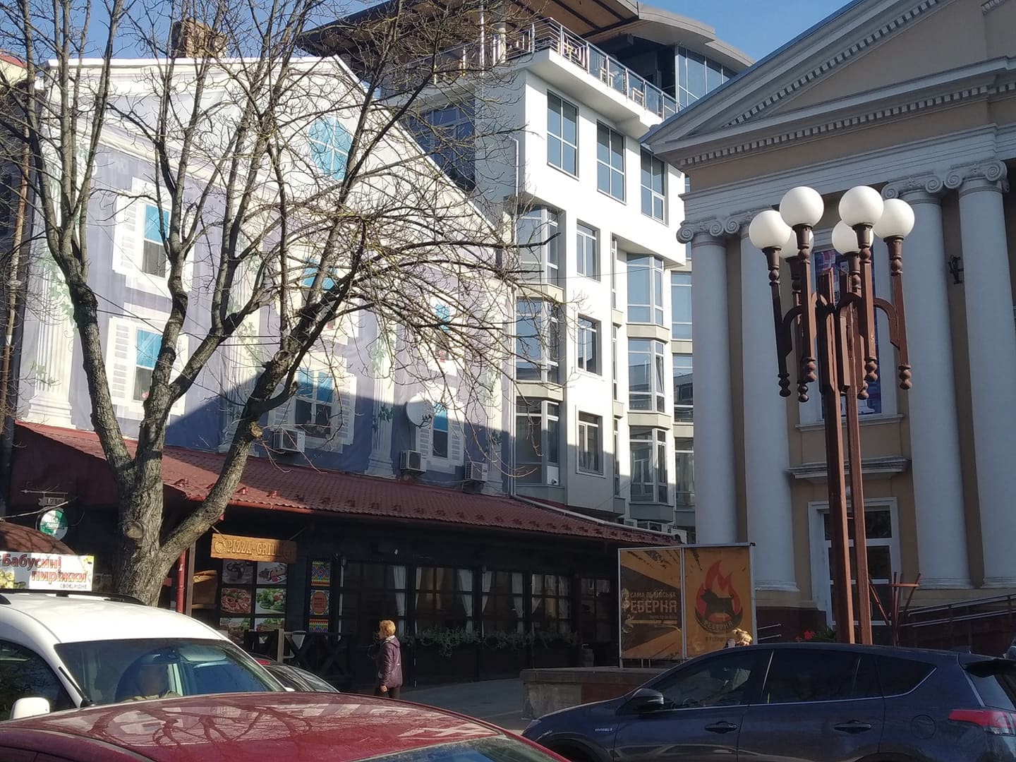 Новини Тернополя - фото з Обшарпана штукатурка та аварійні балкони: 15 фото, які показують міські контрасти. Хто ремонтуватиме? Немає опису.