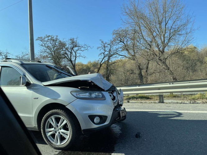 Новини Вінниці - фото з Швидка допомога та дві розтрощені іномарки. У Стрижавці сталася ДТП