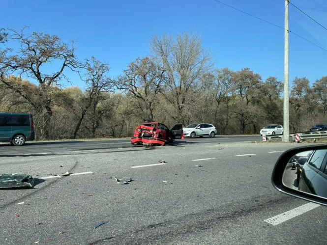 Новини Вінниці - фото з Швидка допомога та дві розтрощені іномарки. У Стрижавці сталася ДТП