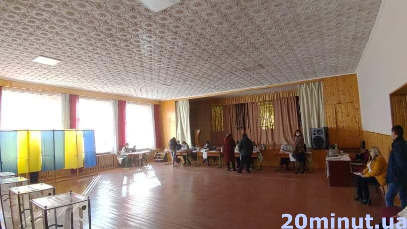 Новини Тернополя - фото з У Теребовлянській ОТГ обирають міського голову. Як проходять вибори і які є порушення