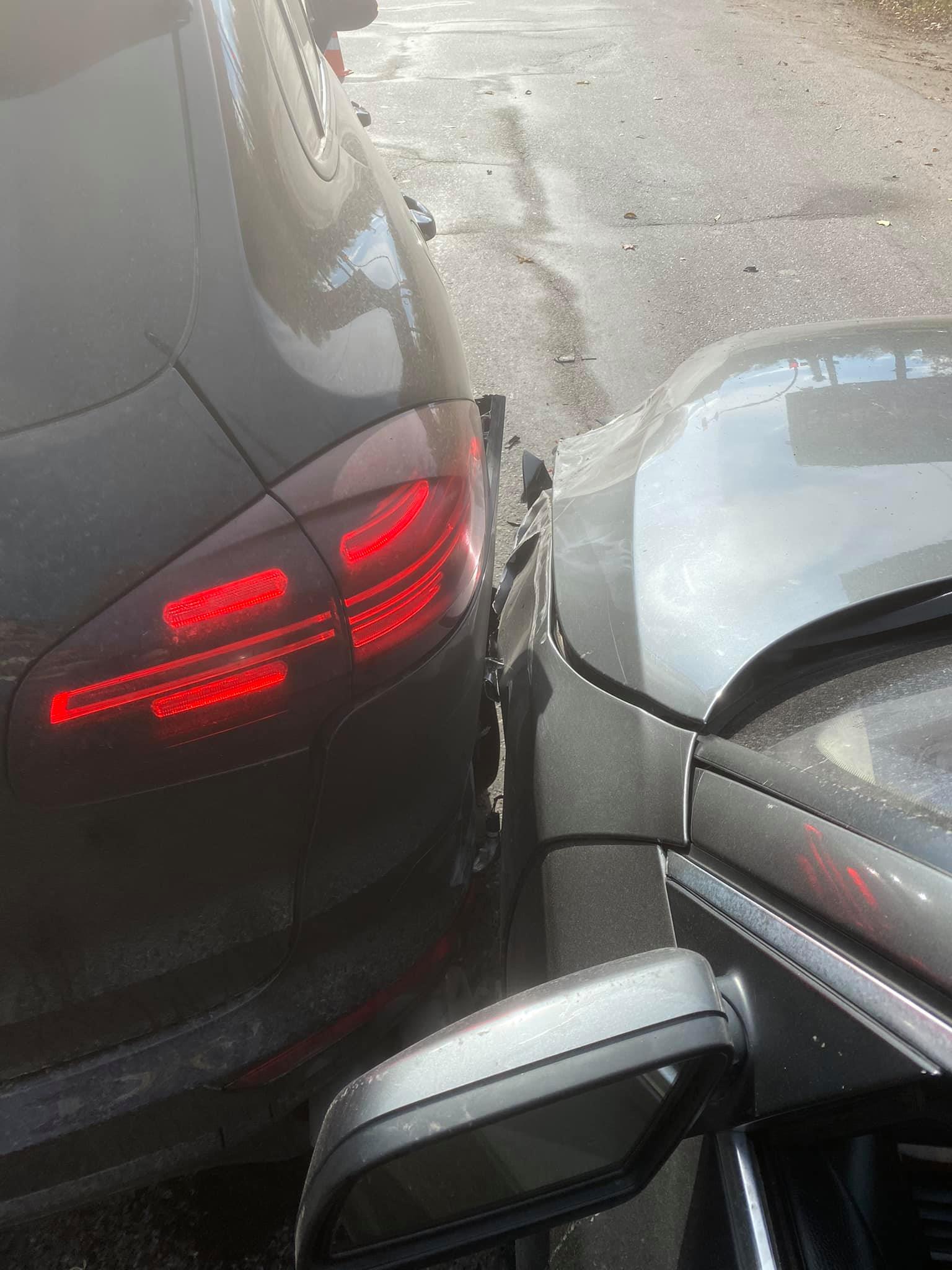 Новини Хмельницького - фото з Чоловік депутатки від «Слуги народу» потрапив у ДТП. Звинуватили іншого водія (ФОТО) На зображенні може бути: автомобіль