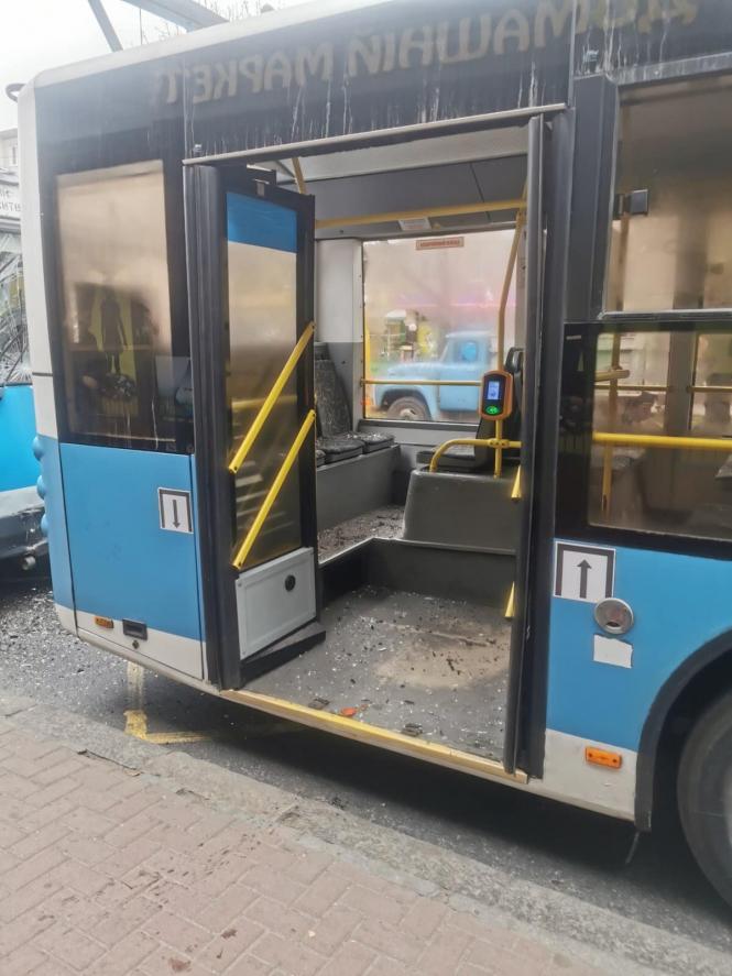 Новини Вінниці - фото з «Водій навіть не гальмував». На Київській зіткнулося два тролейбуси