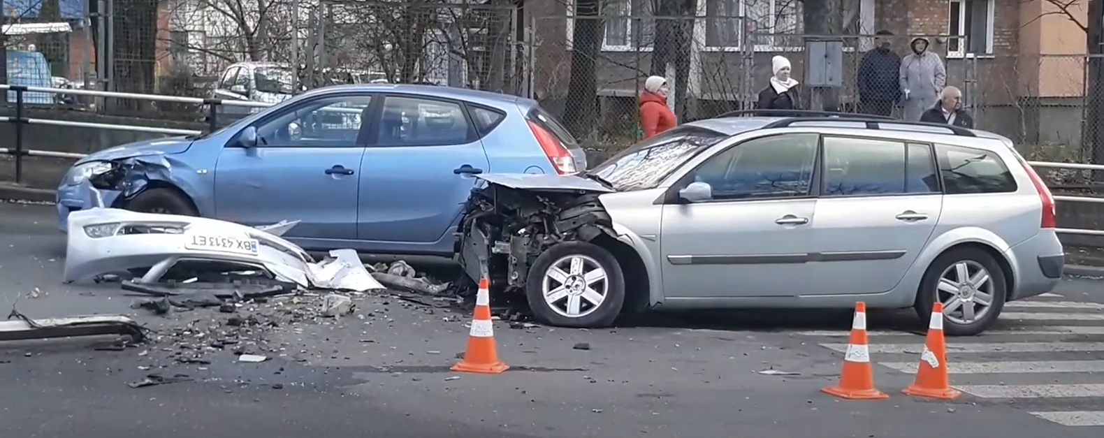 Новини Хмельницького - фото з ДТП із травмованими на проспекті Миру паралізувало рух громадського транспорту